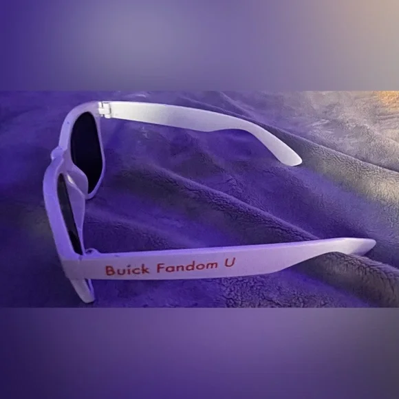 SUNGLASSES - Picture 2 of 2